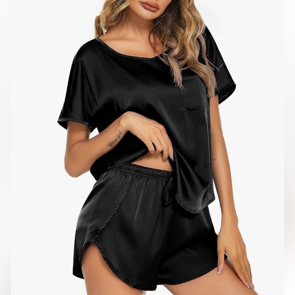 Ekouaer Black Satin Pajama Set
